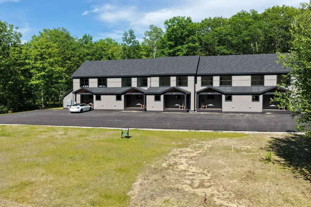 11 Lodgepole Lane Newry ME 04261