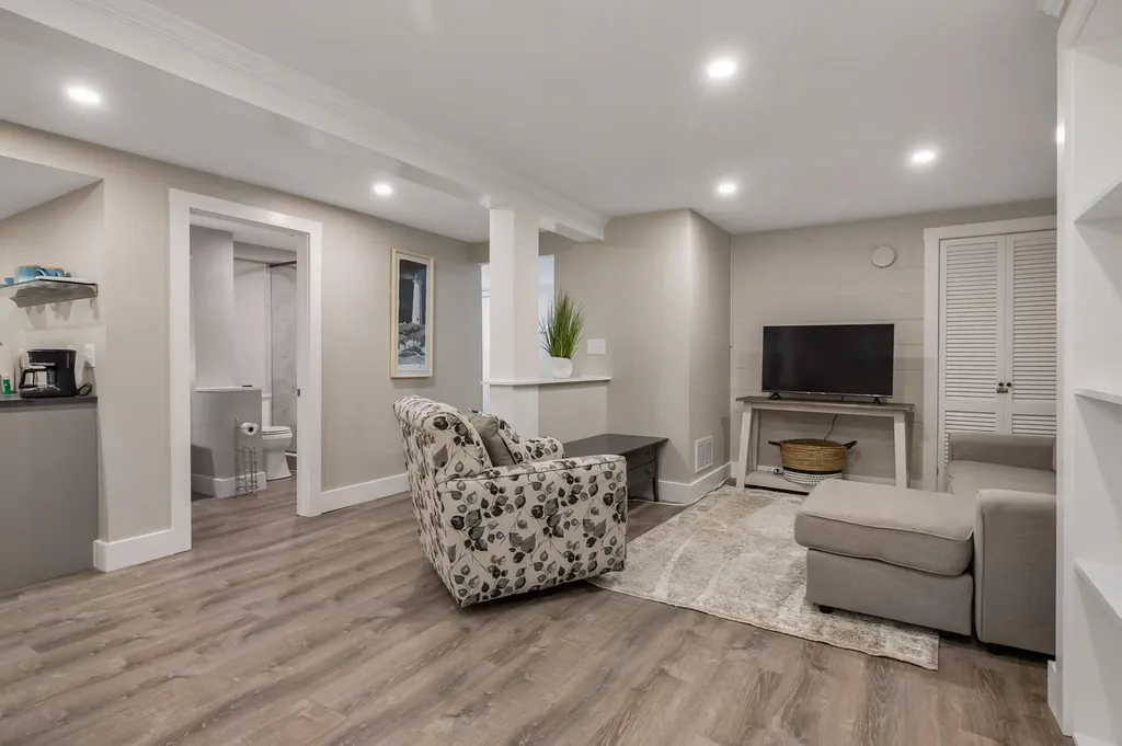 293 Long Beach Avenue York ME 03909