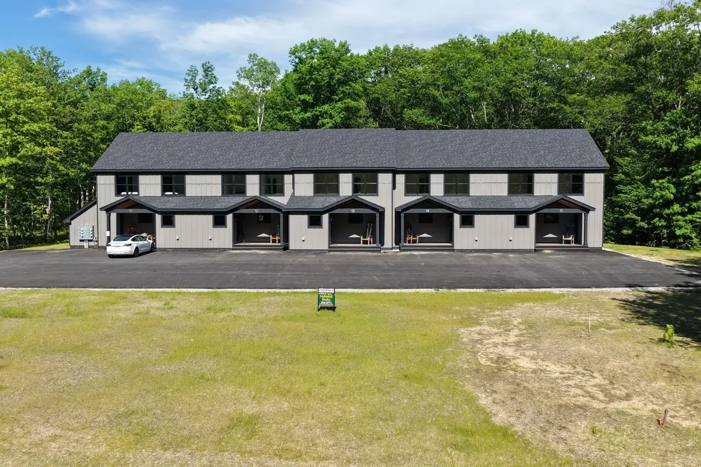 12 Lodgepole Lane Newry ME 04261