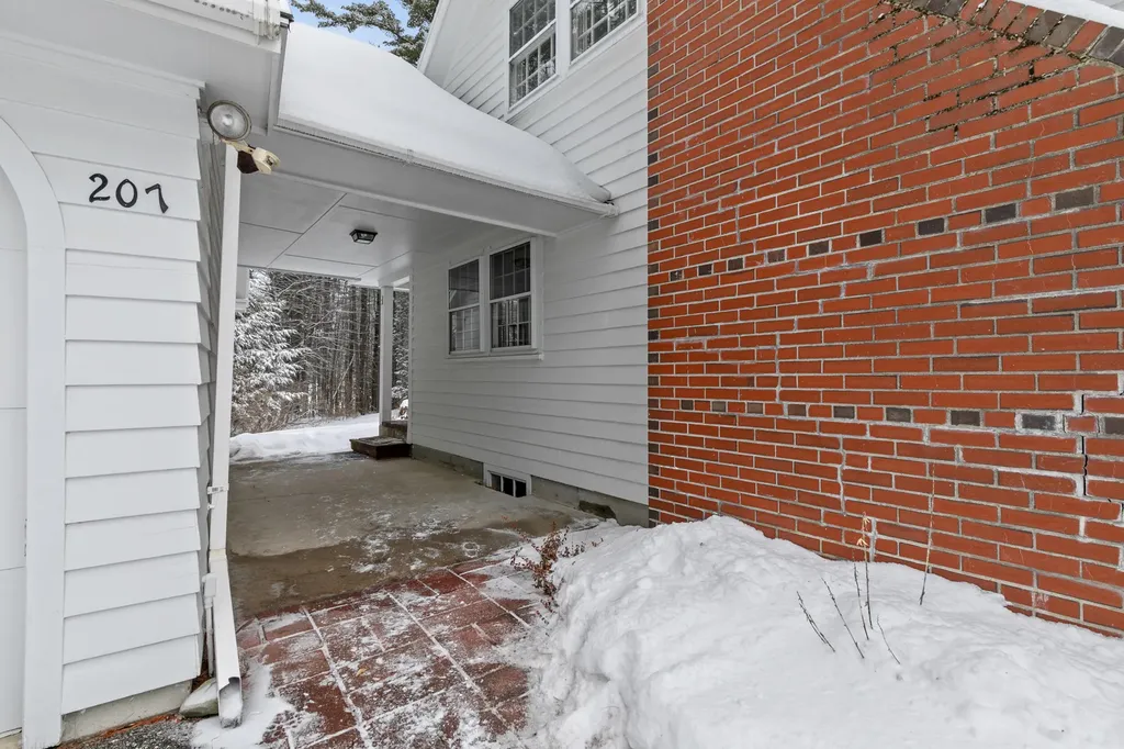 207 N High Street Bridgton ME 04009