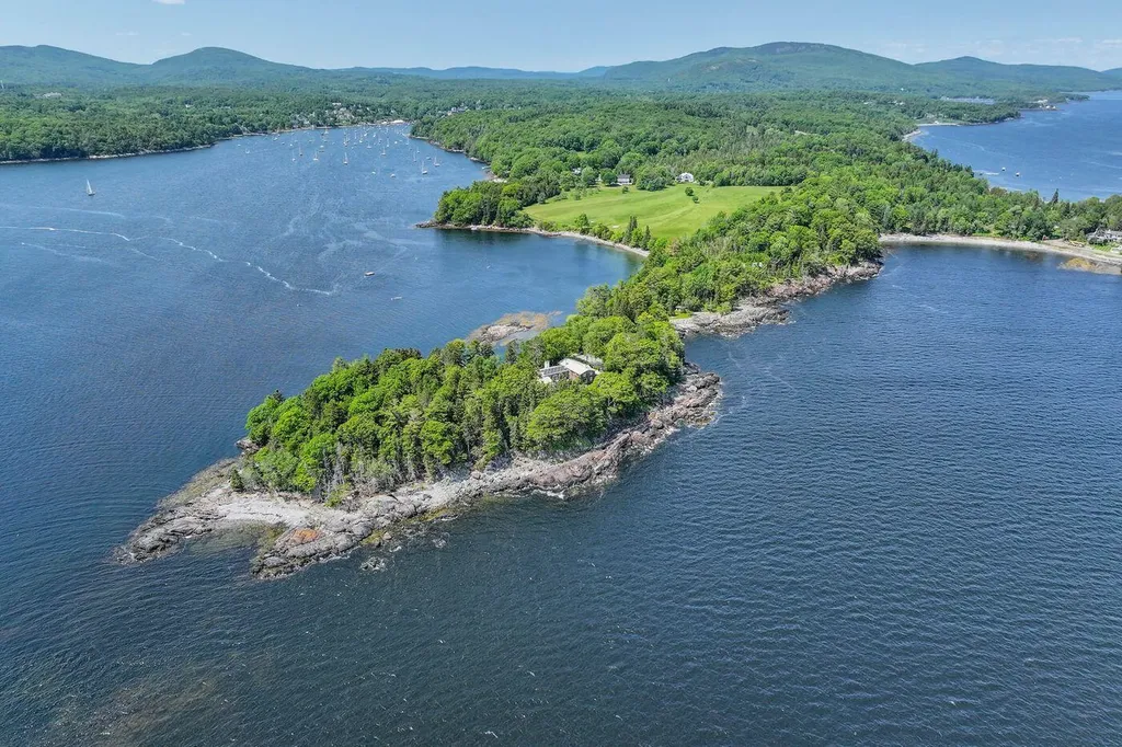 80 Hayfield Way Rockport ME 04856