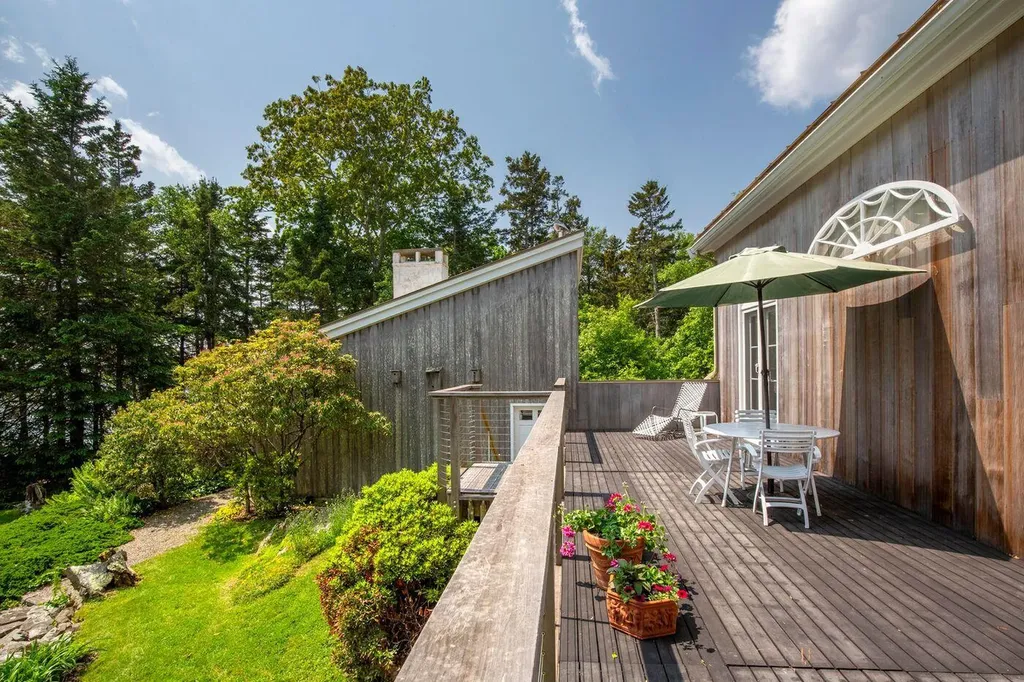 80 Hayfield Way Rockport ME 04856