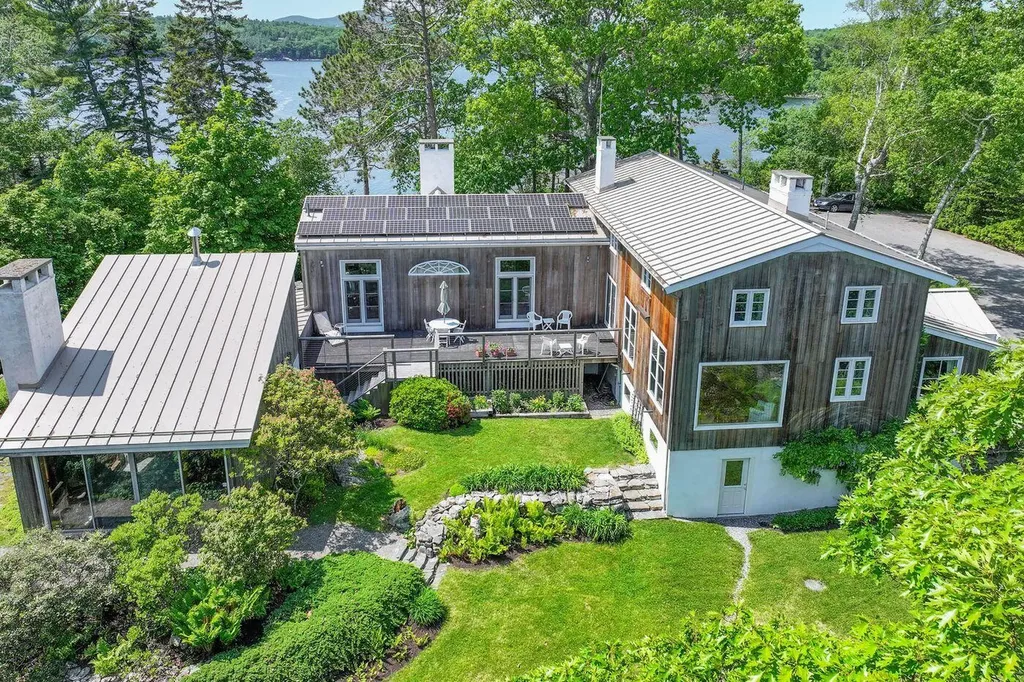 80 Hayfield Way Rockport ME 04856