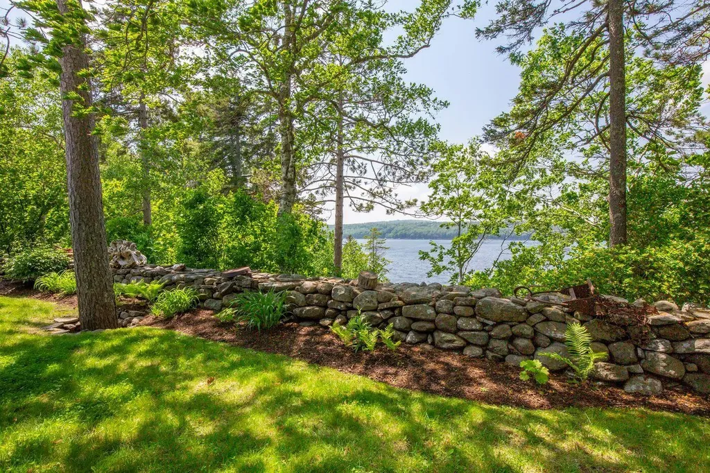 80 Hayfield Way Rockport ME 04856