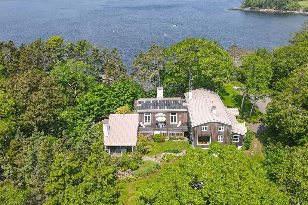 80 Hayfield Way Rockport ME 04856
