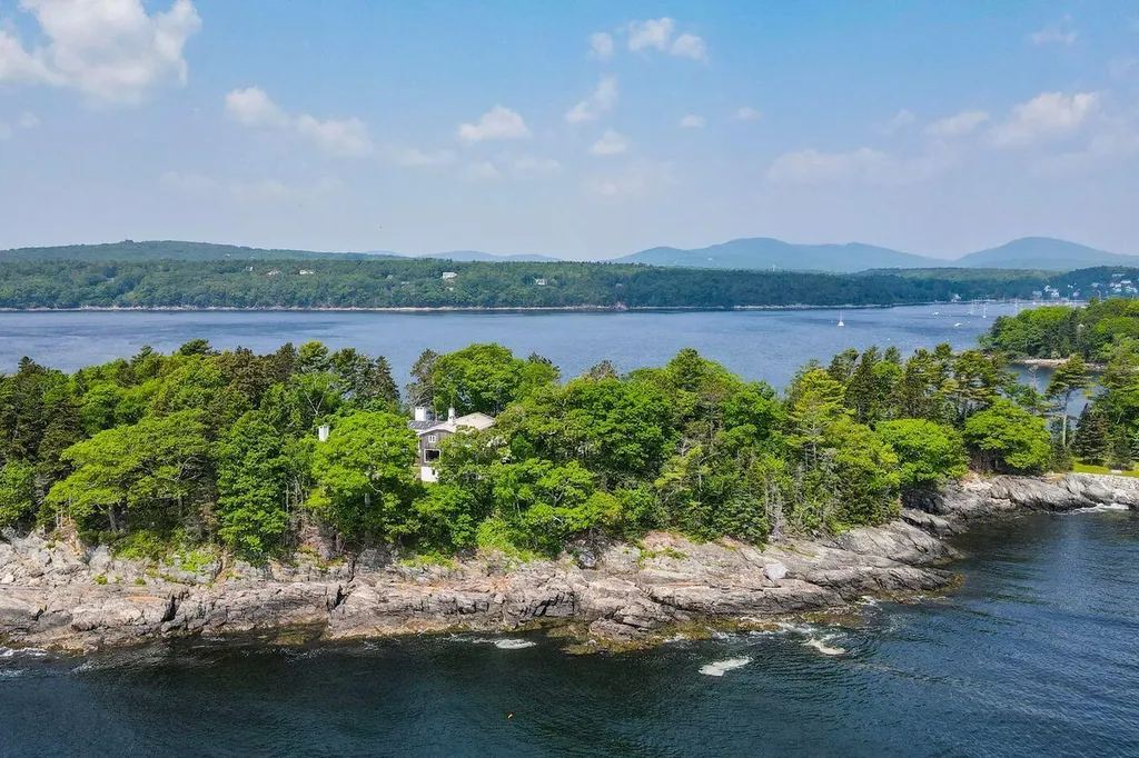 80 Hayfield Way Rockport ME 04856
