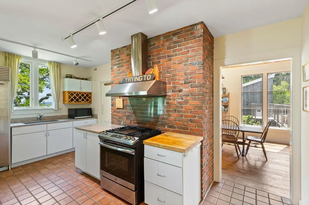 80 Hayfield Way Rockport ME 04856