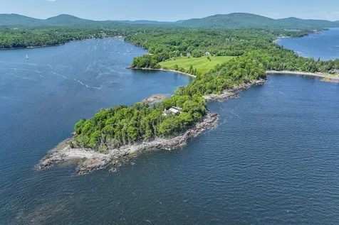 80 Hayfield Way Rockport ME 04856