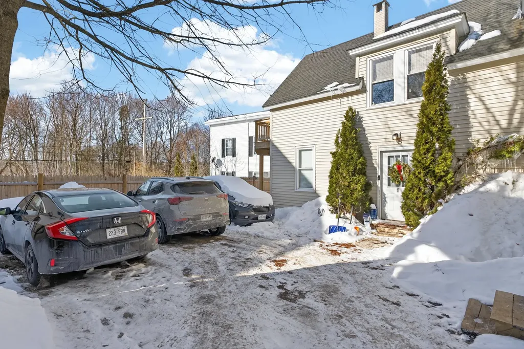 22 Summer St Rear Lewiston ME 04240