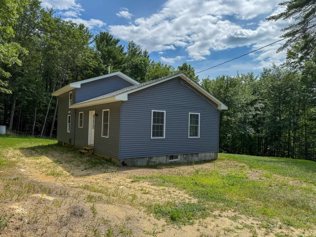 21 Coolidge Road Dixfield ME 04224