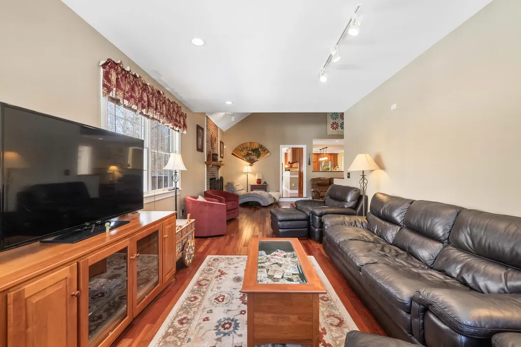 9 Carriedale Lane Kennebunk ME 04043