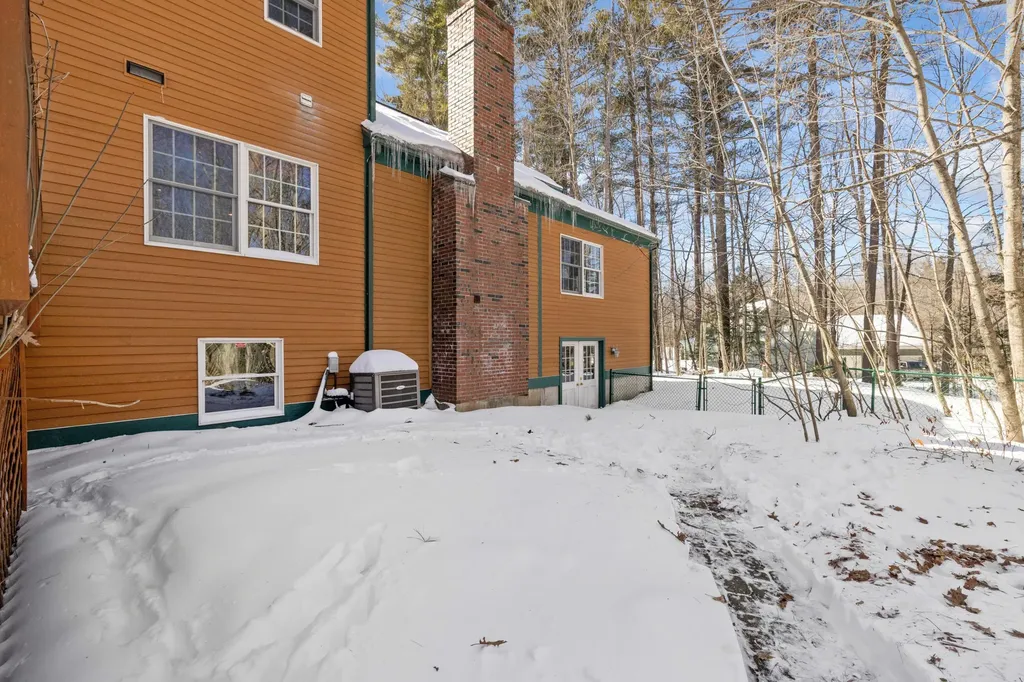 9 Carriedale Lane Kennebunk ME 04043
