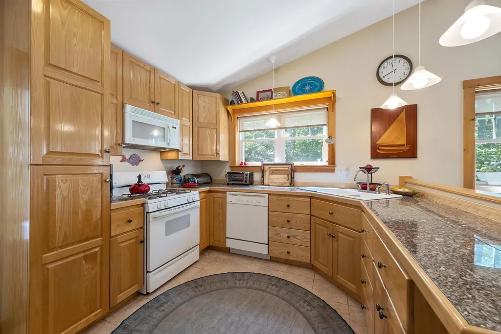 33 Rockinghorse Lane Saint George ME 04859