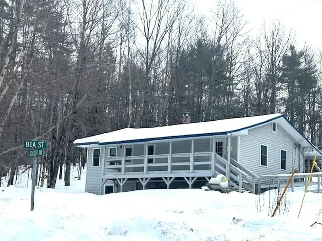 10 Lookout Avenue Dover-foxcroft ME 04426