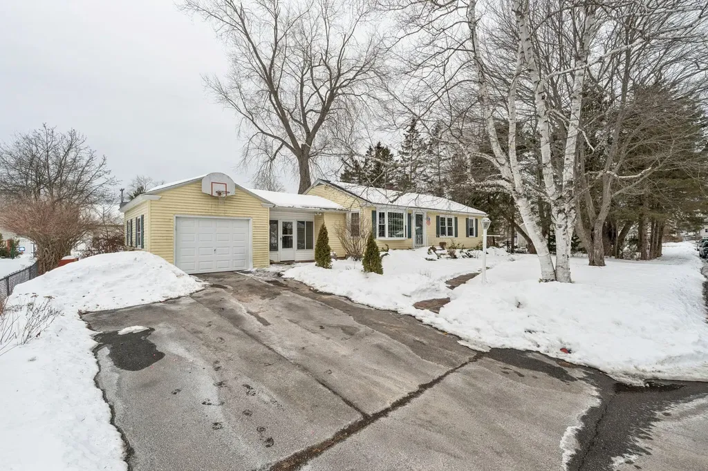 12 Sheltra Avenue Biddeford ME 04005