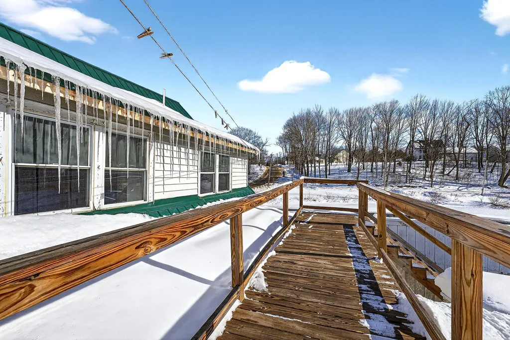 21 Corinna Road Saint Albans ME 04971