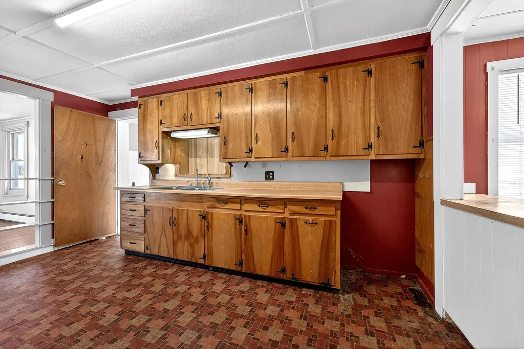 21 Corinna Road Saint Albans ME 04971