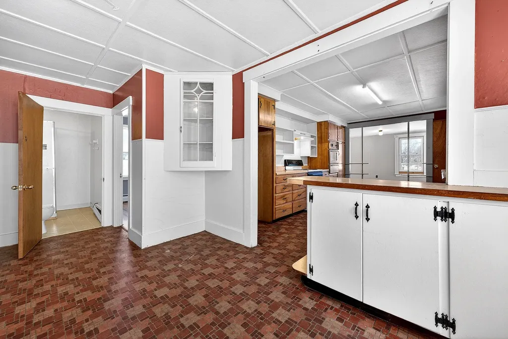 21 Corinna Road Saint Albans ME 04971