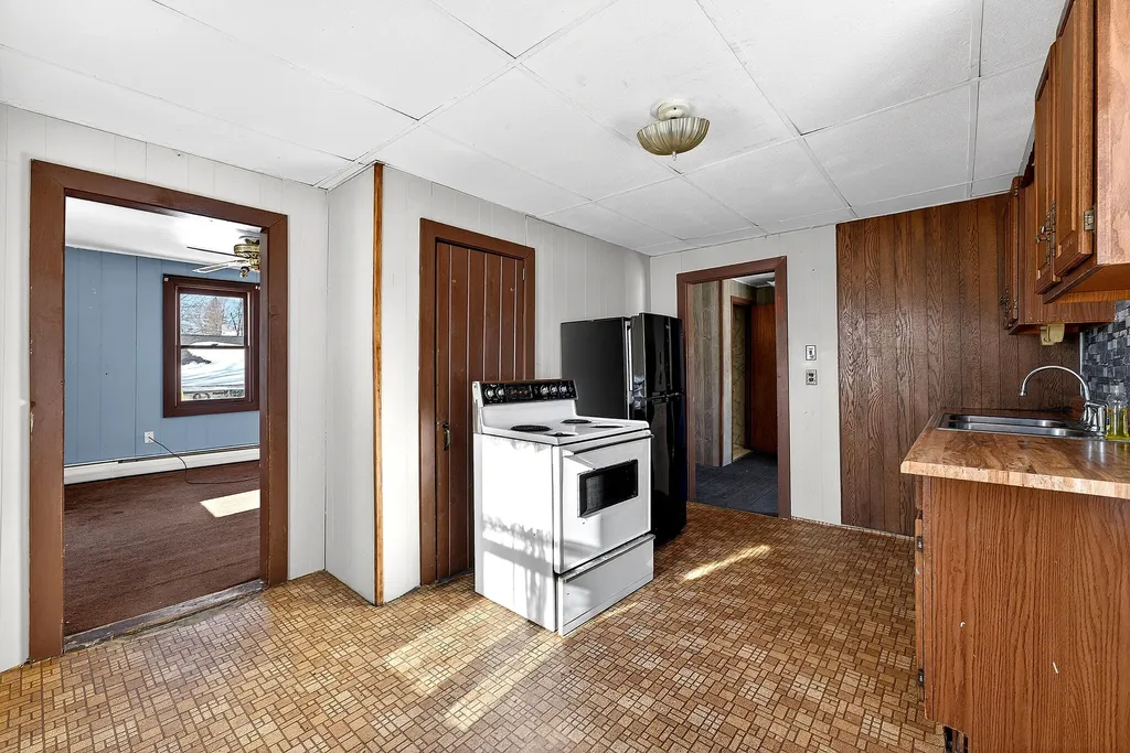 21 Corinna Road Saint Albans ME 04971