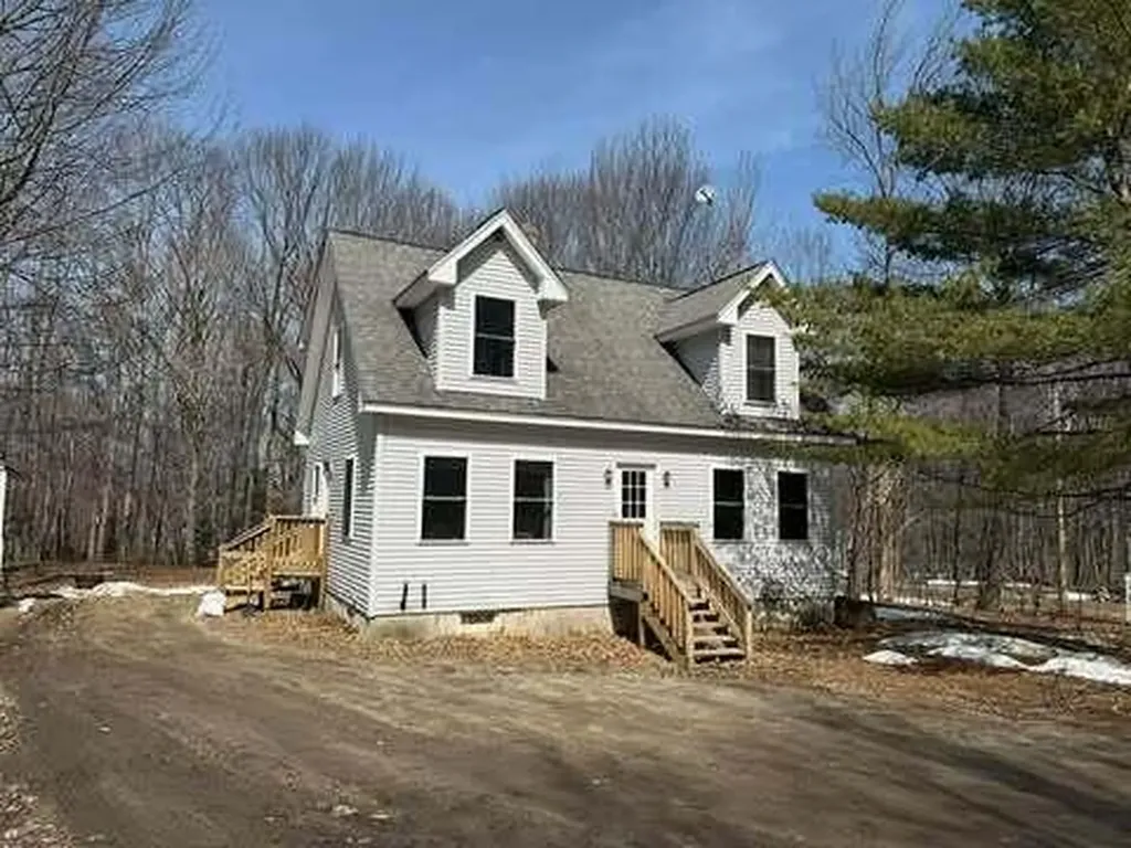 15 D And B Buckfield ME 04220