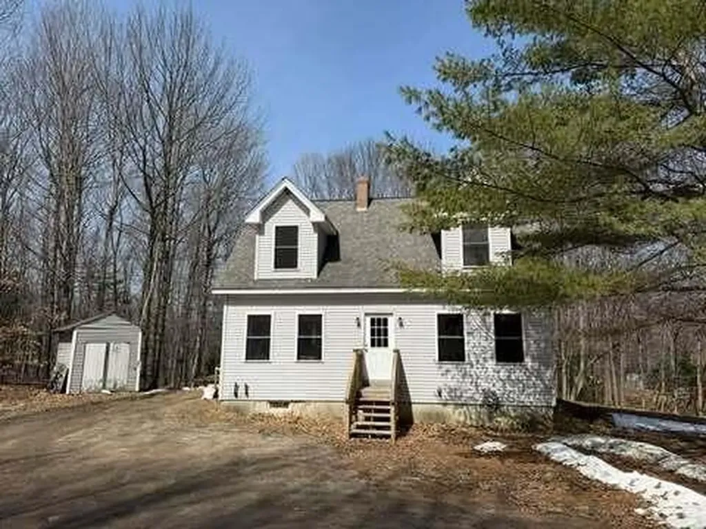 15 D And B Buckfield ME 04220