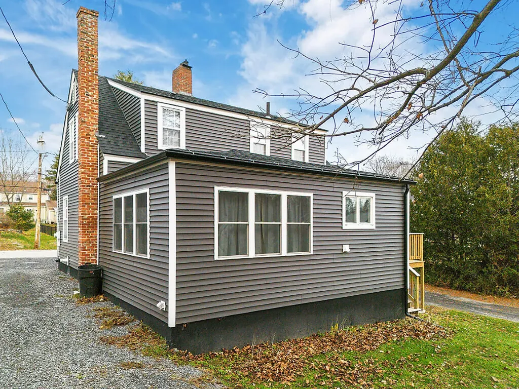 18 Manley Street Augusta ME 04330