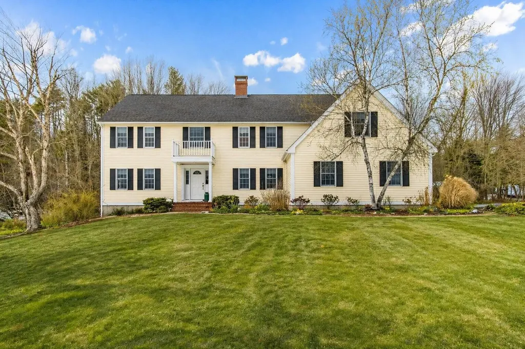 51 Old Field Road Yarmouth ME 04096