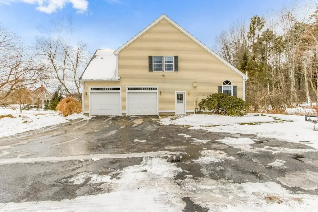 51 Old Field Road Yarmouth ME 04096
