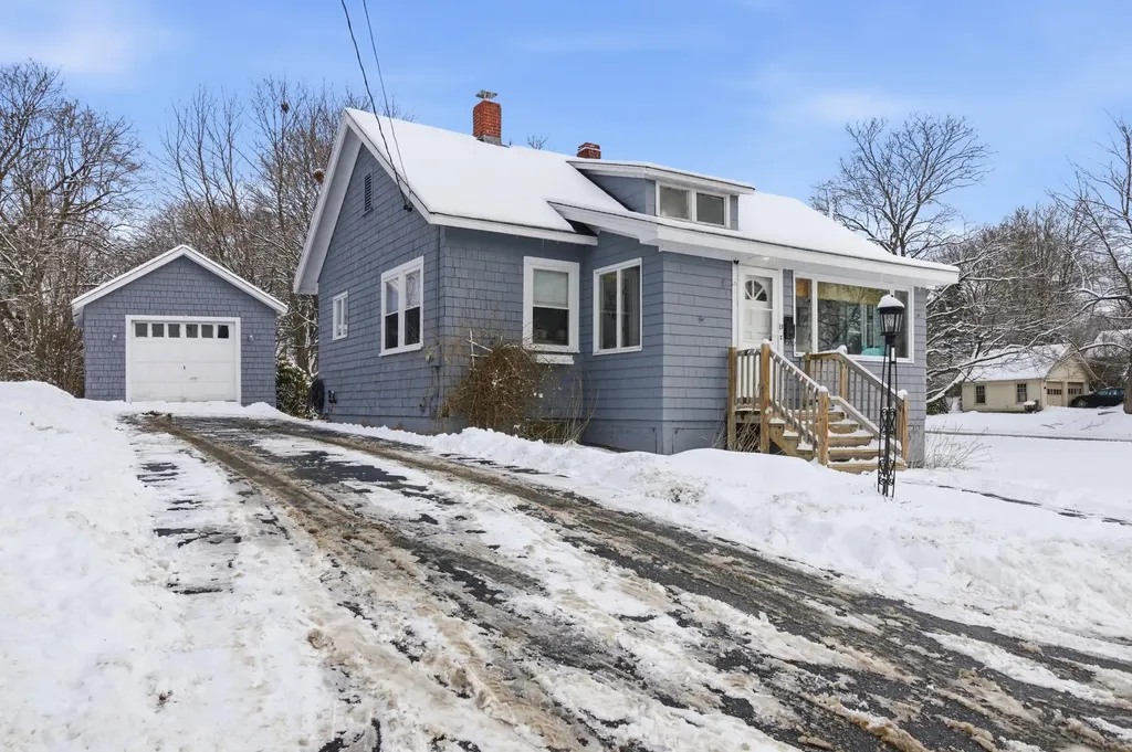 13 Longwood Avenue Augusta ME 04330