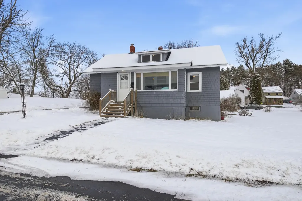 13 Longwood Avenue Augusta ME 04330