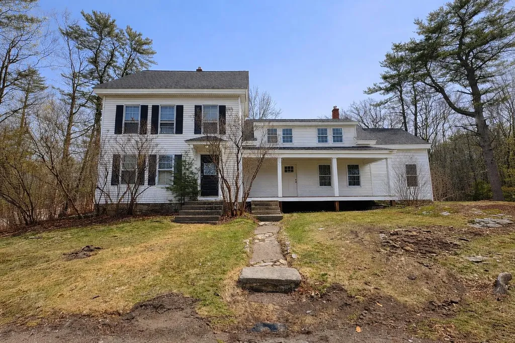 1327 U.s. 1 York ME 03902