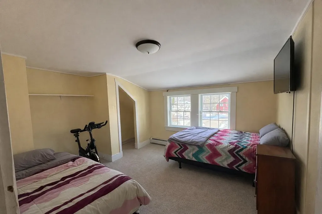 1327 U.s. 1 York ME 03902