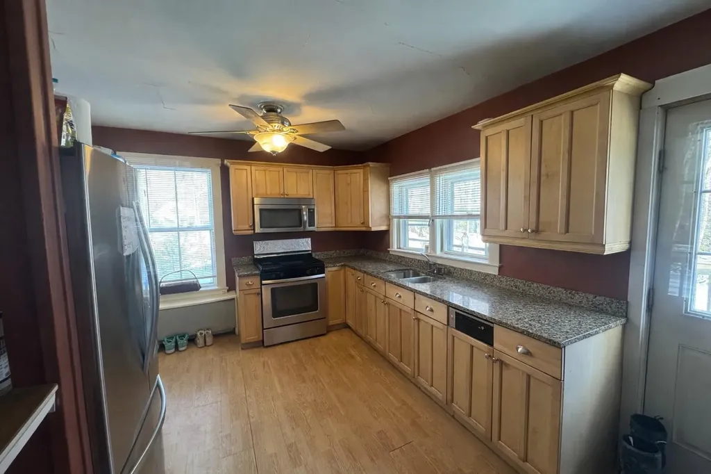1327 U.s. 1 York ME 03902