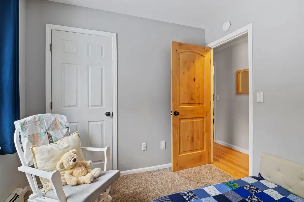 15 Monroe Drive Naples ME 04055
