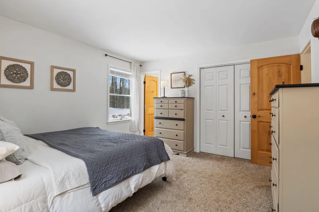 15 Monroe Drive Naples ME 04055