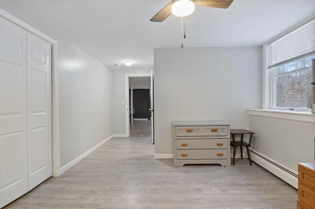 15 Monroe Drive Naples ME 04055