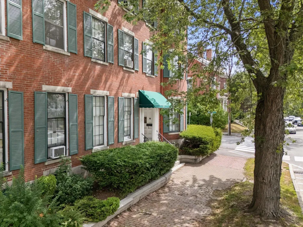 77 Broadway Bangor ME 04401