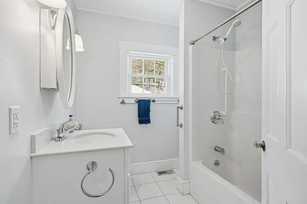 53 High Street Bath ME 04530