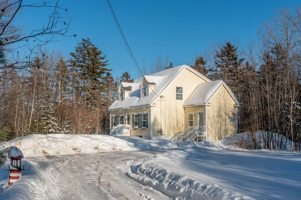 527 Rockland Street Rockport ME 04856