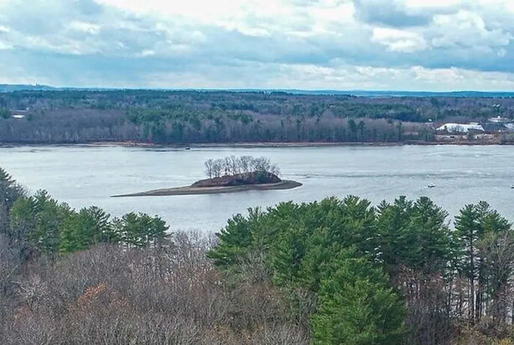 0 Franks Fort Island Eliot ME 03903