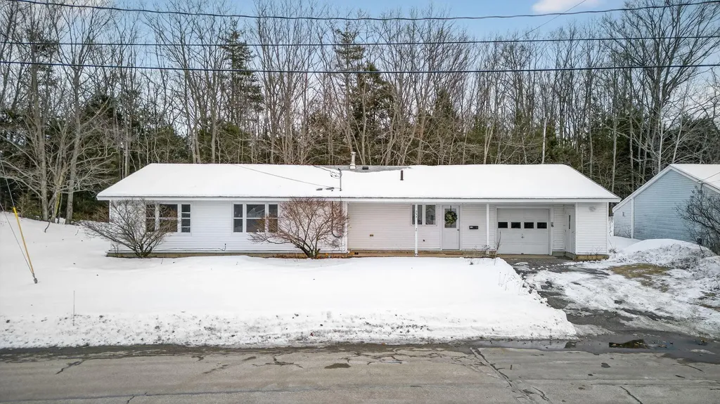 234 Congress Circle Topsham ME 04086