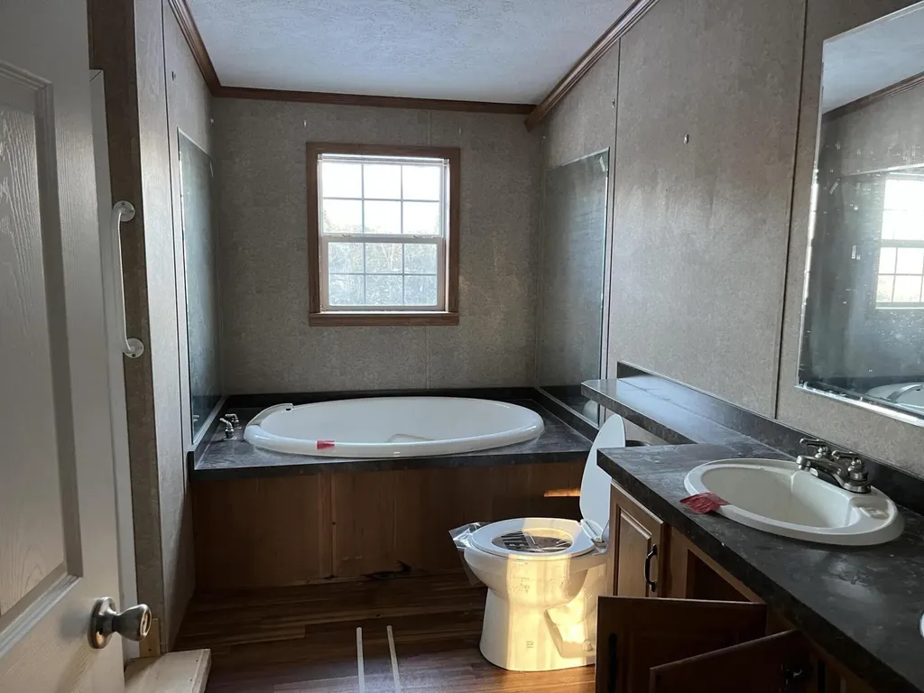 17 Averill Mobile Home Park Benton ME 04901