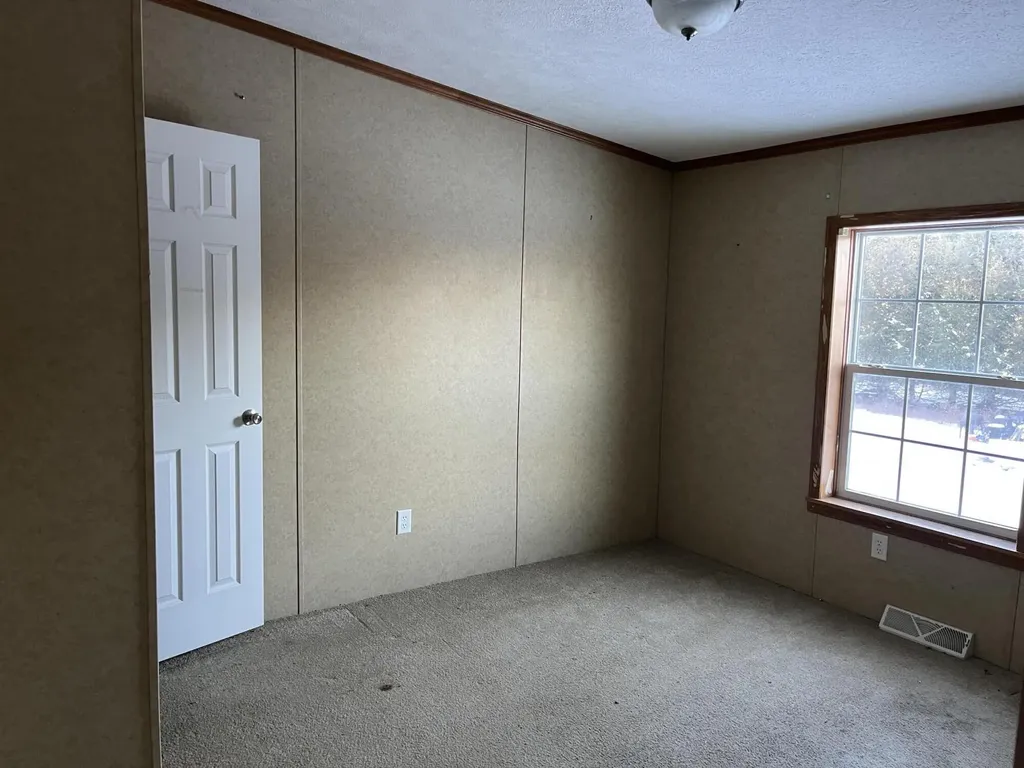 17 Averill Mobile Home Park Benton ME 04901