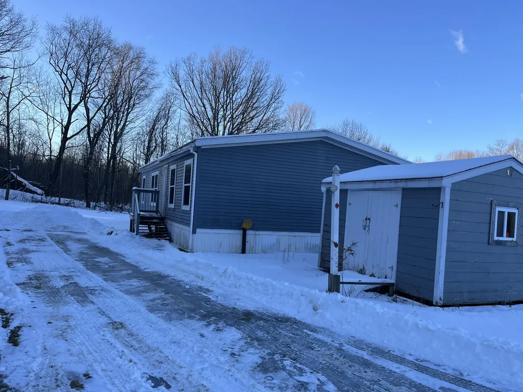 17 Averill Mobile Home Park Benton ME 04901