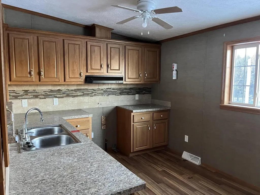 17 Averill Mobile Home Park Benton ME 04901