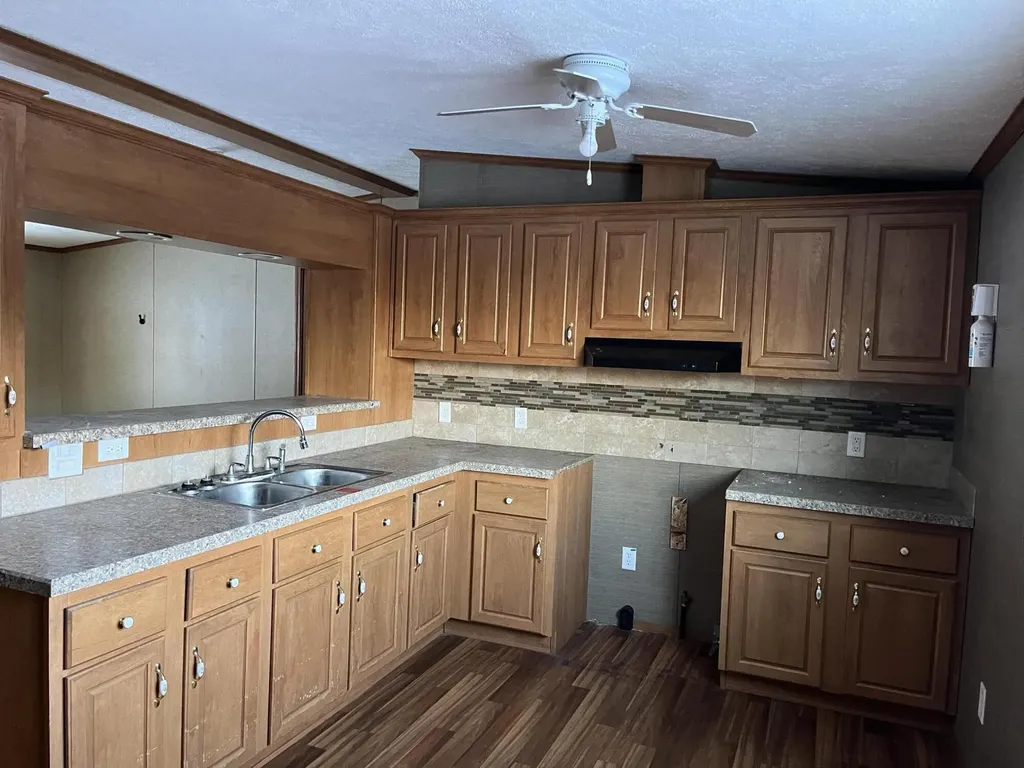 17 Averill Mobile Home Park Benton ME 04901