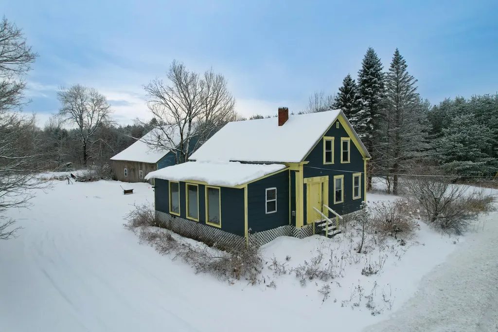 692 Mercer Road Norridgewock ME 04957