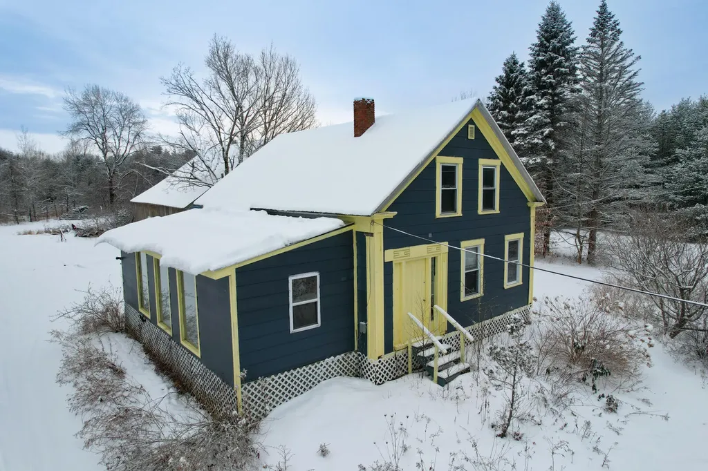 692 Mercer Road Norridgewock ME 04957