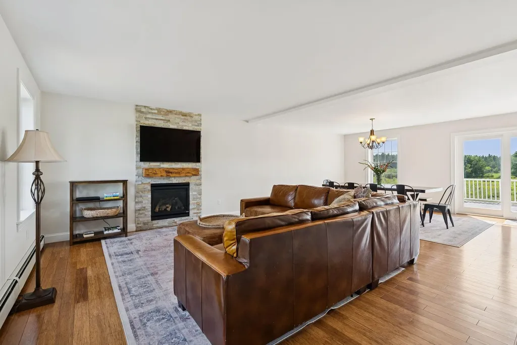 22 Linsausiq Way Falmouth ME 04105