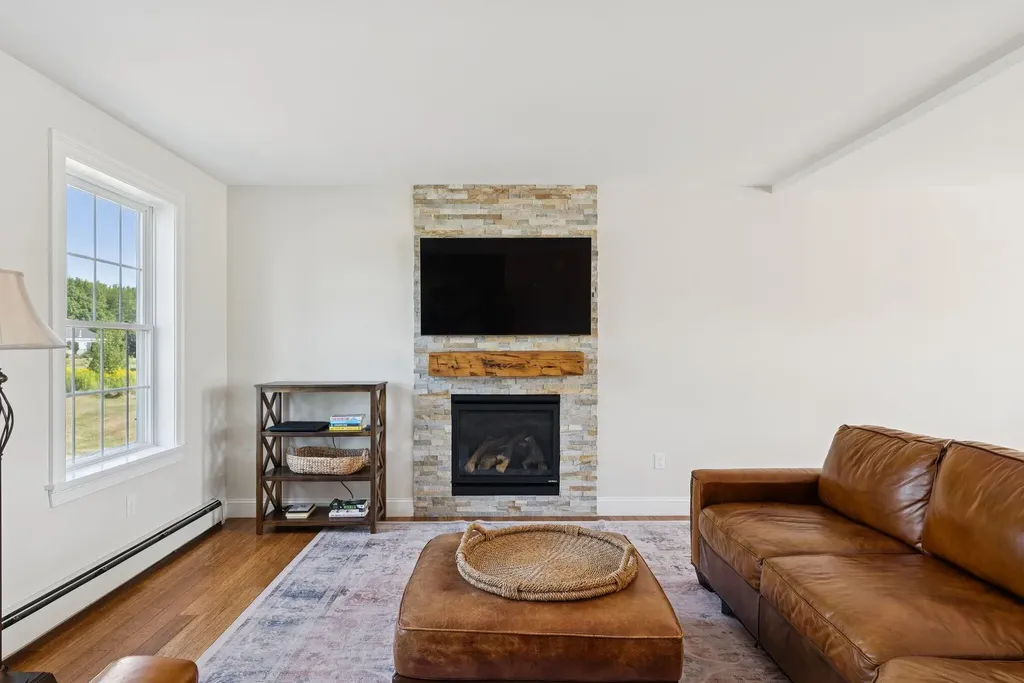 22 Linsausiq Way Falmouth ME 04105